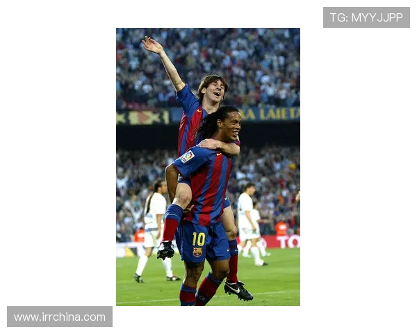 罗纳尔迪尼奥传奇生涯回顾从街头天才到绿茵艺术大师的辉煌历程