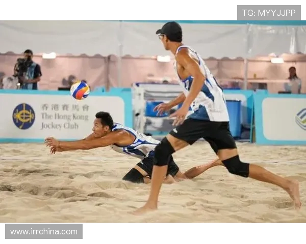 激烈对决引爆全场热情 体育赛事中的经典瞬间与运动员不屈精神